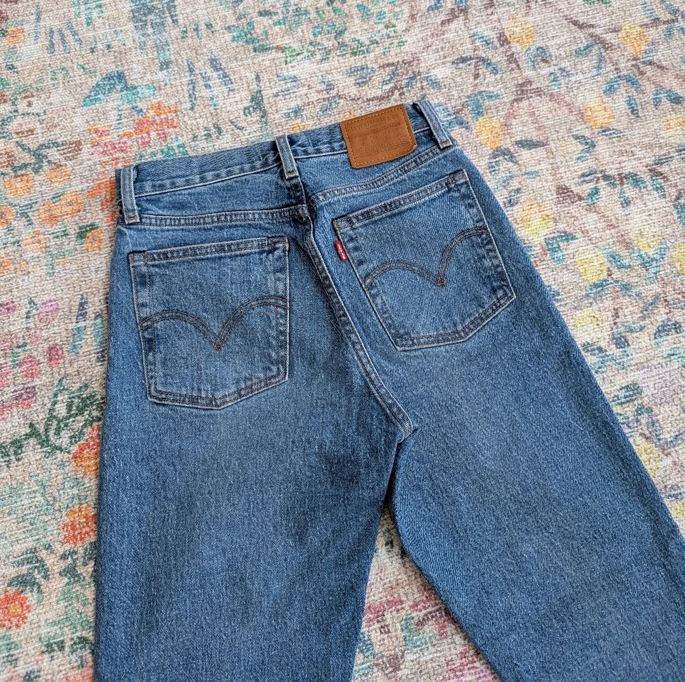 Levi's Wedgie Jeans - Picture 7 of 9